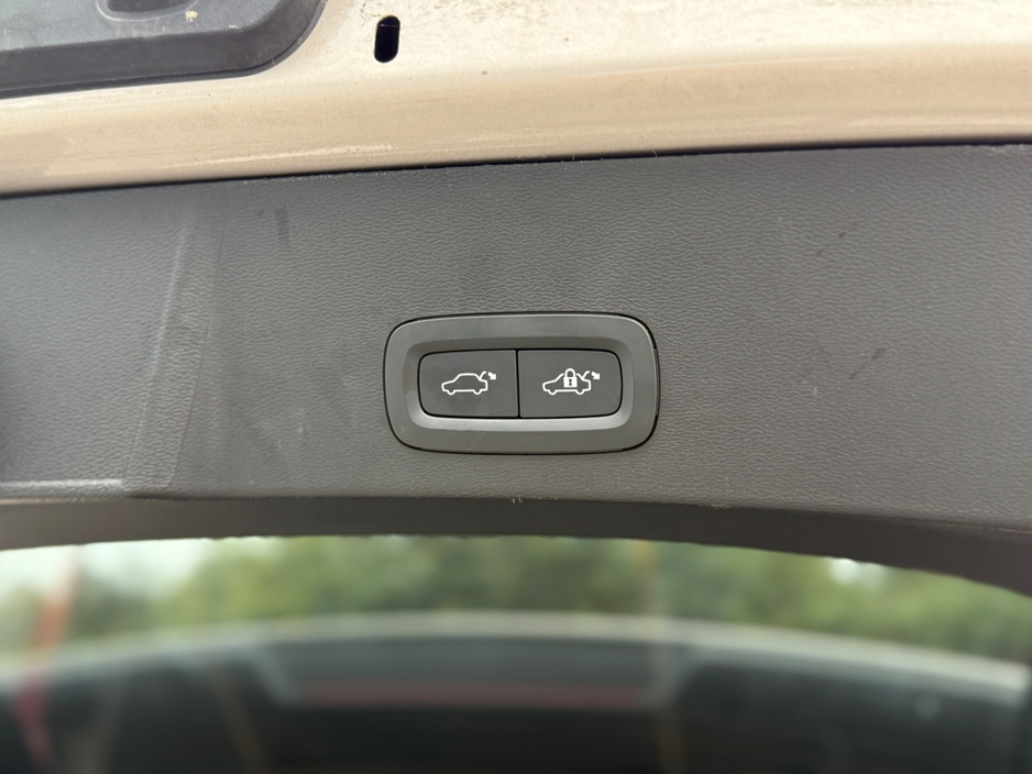 2022 Volvo XC40 1.5L Petrol Plug-in Hybrid For Sale Images