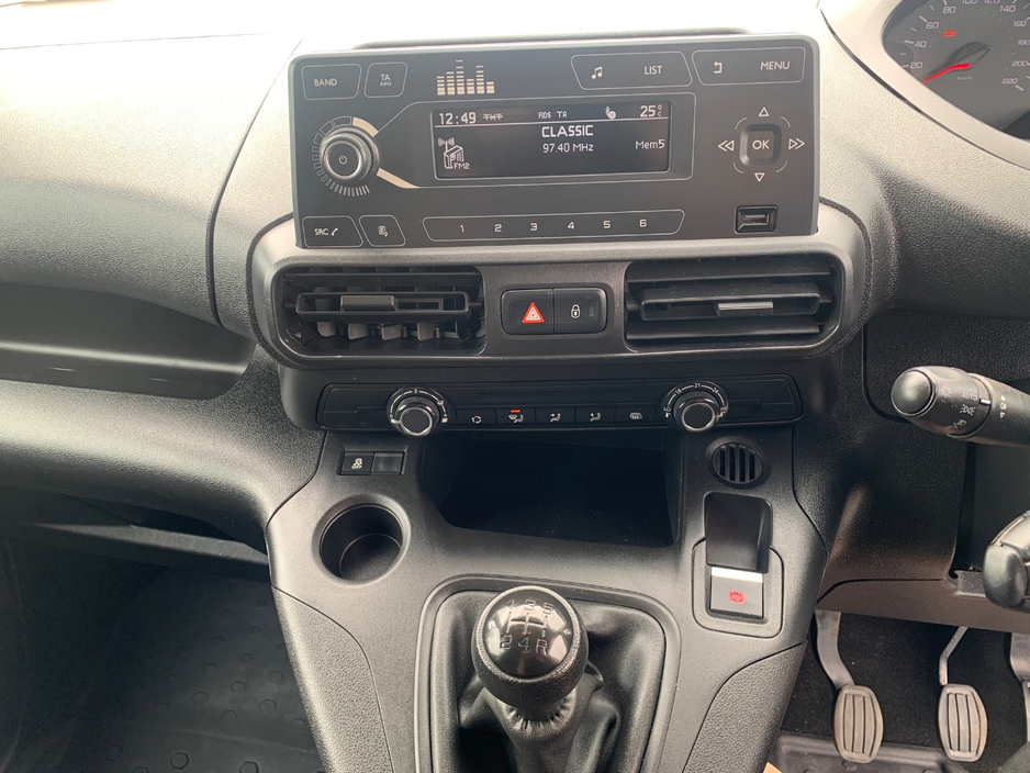 2021 Peugeot Partner 1.5L Diesel For Sale Images