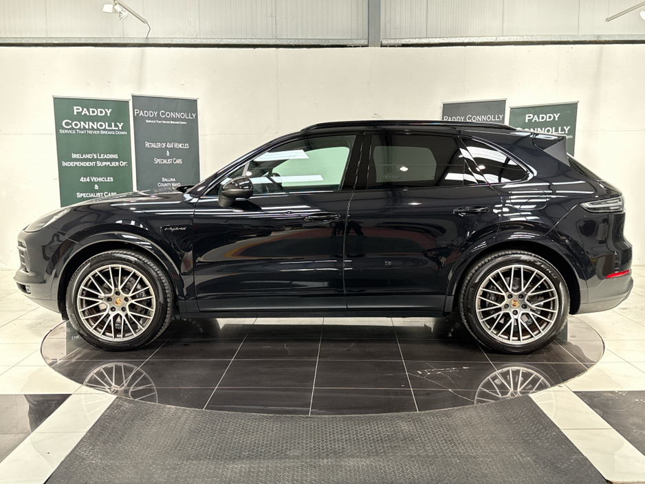 2022 Porsche Cayenne 3L Petrol Plug-in Hybrid For Sale Images