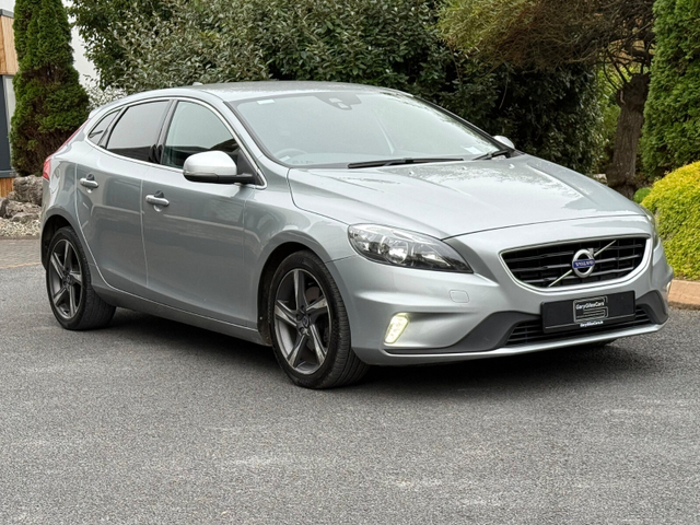 2016 VOLVO V40 D2 (120hp) R-Design