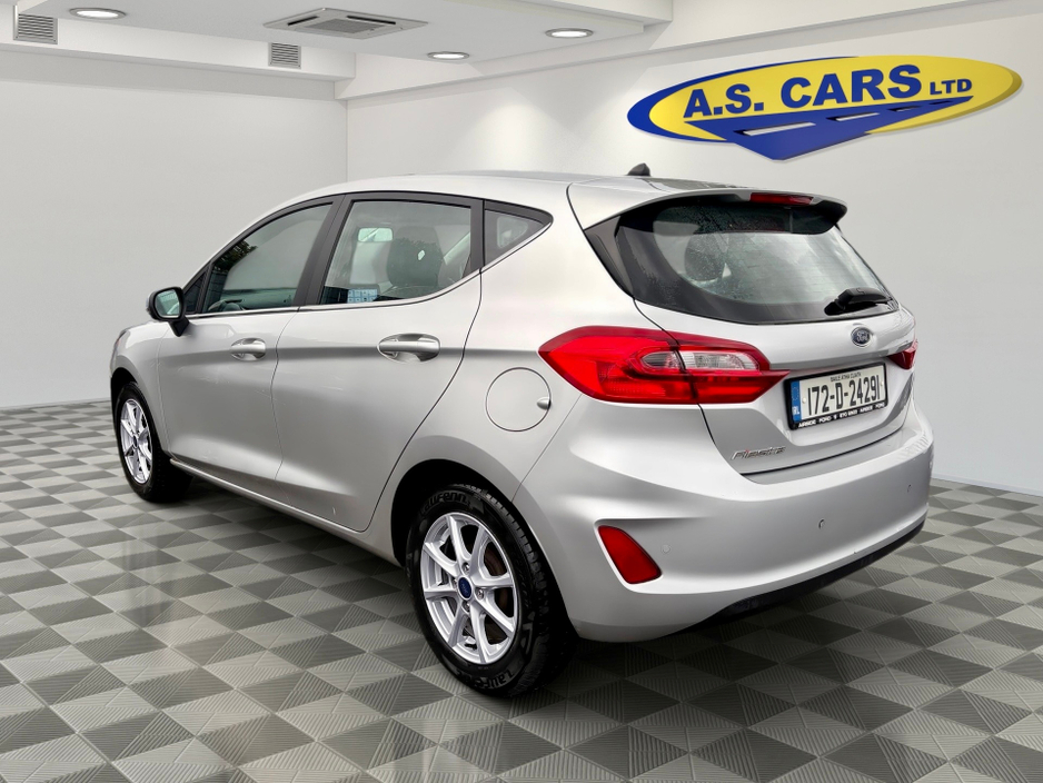 Ford Fiesta 1.1 ZETEC 85PS 5DR — thumbnail 5