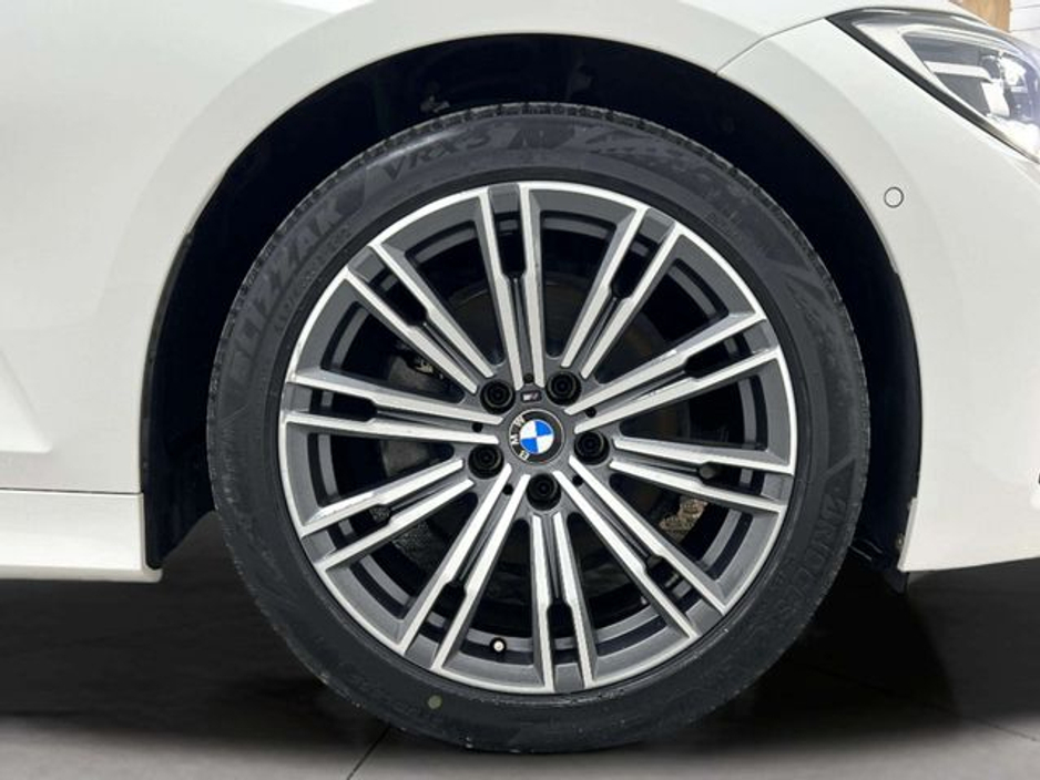 BMW 3 Series 320d xDrive 4WD — thumbnail 17