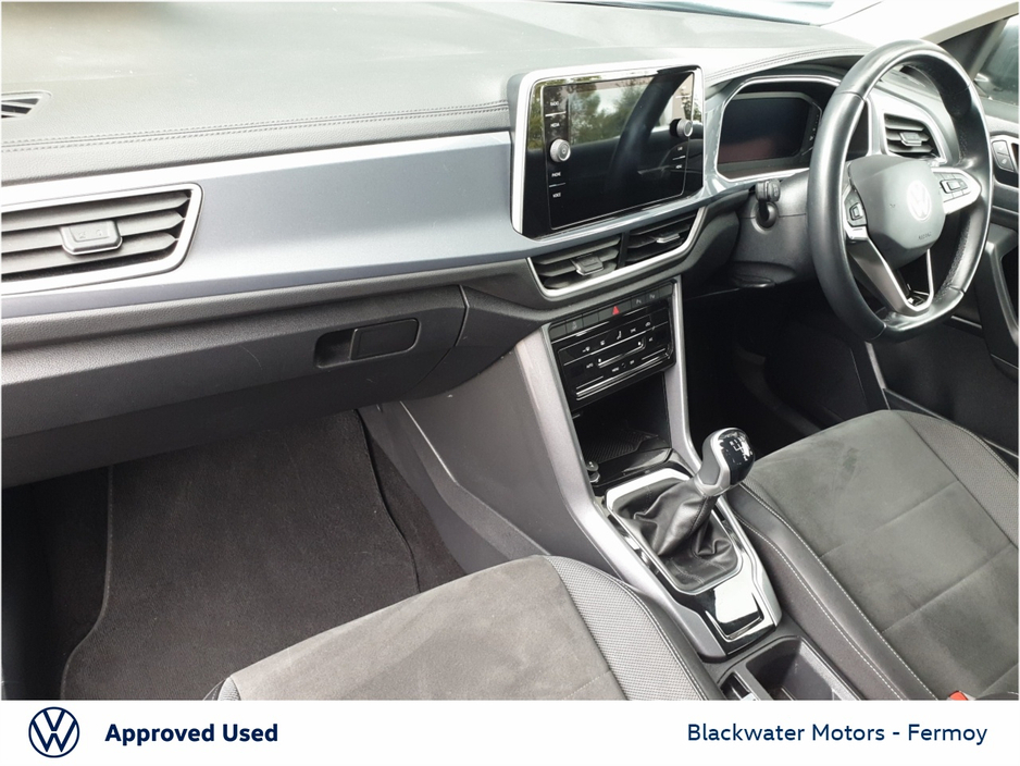 Volkswagen T-Roc 2.0TDI 116BHP STYLE WITH REAR VIEW CAMERA — thumbnail 16