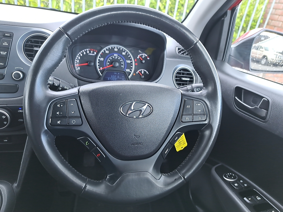 Hyundai i10 Classic Model 1.0 Petrol, Bluetooth, Air conditioning, with 87,000 Miles. — thumbnail 16