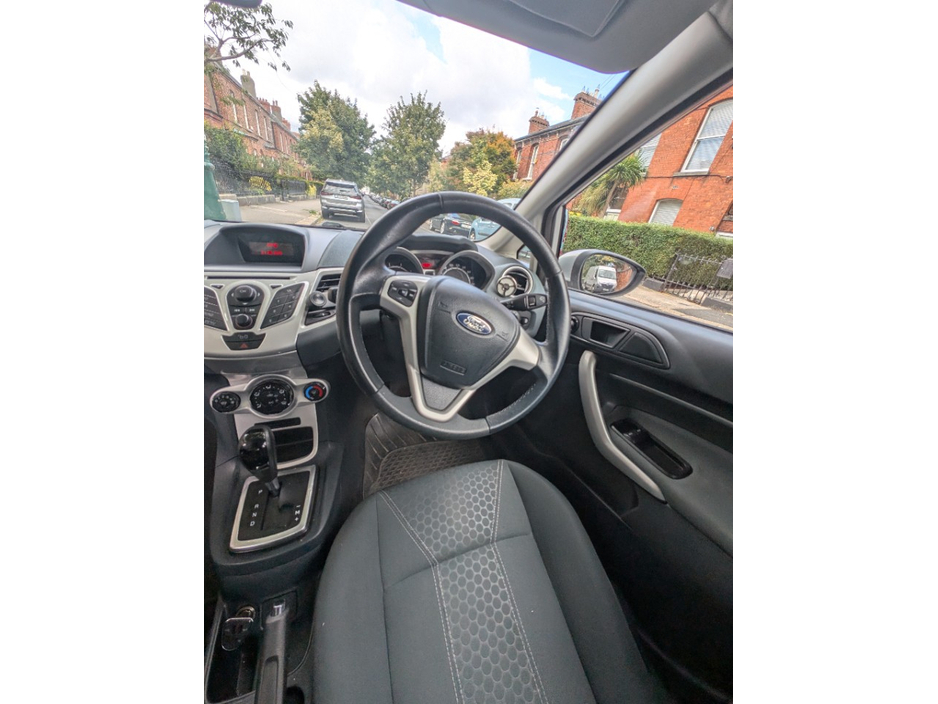 Ford Fiesta TITANIUM 1.4 96PS 5DR A AUTO — thumbnail 18