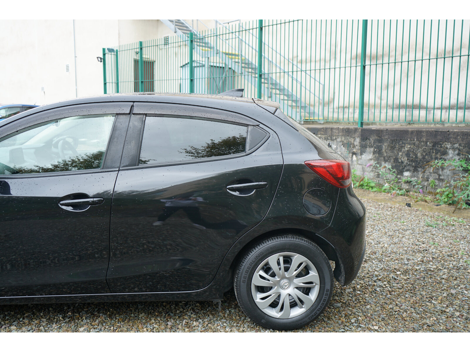 Mazda Demio — thumbnail 13