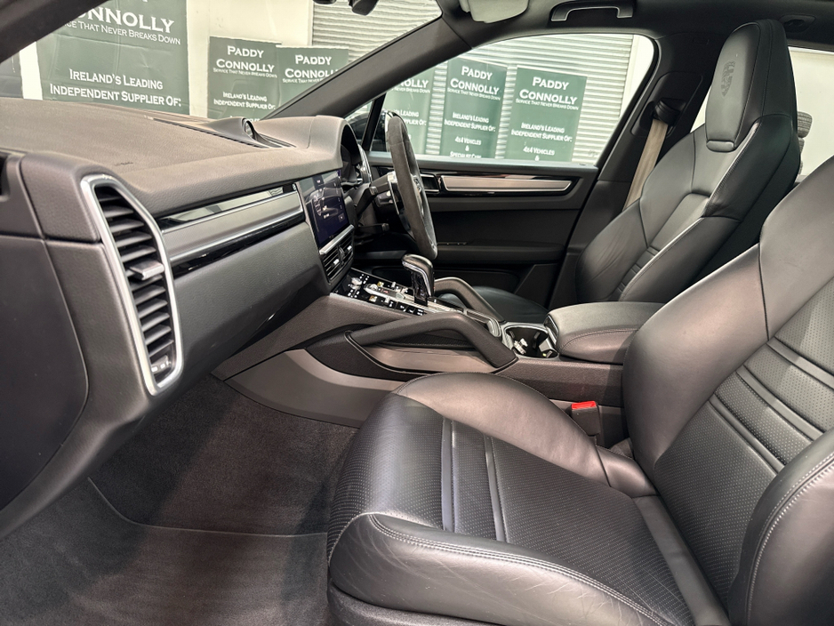 2022 Porsche Cayenne 3L Petrol Plug-in Hybrid For Sale Images