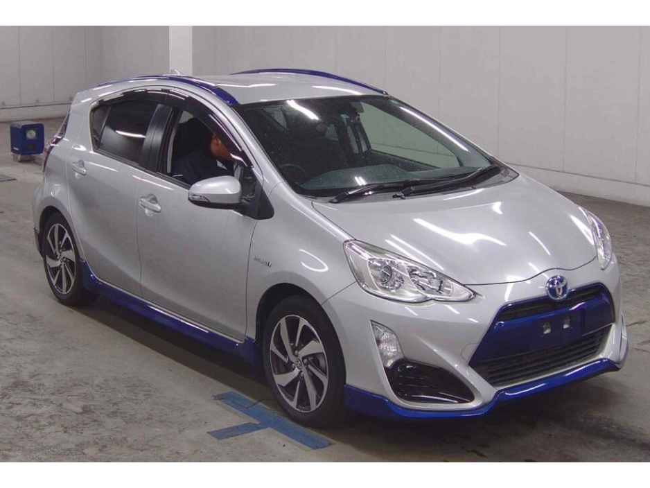 Toyota Aqua 1.5 Petrol Hybrid Auto X-Urban Grade — thumbnail 2