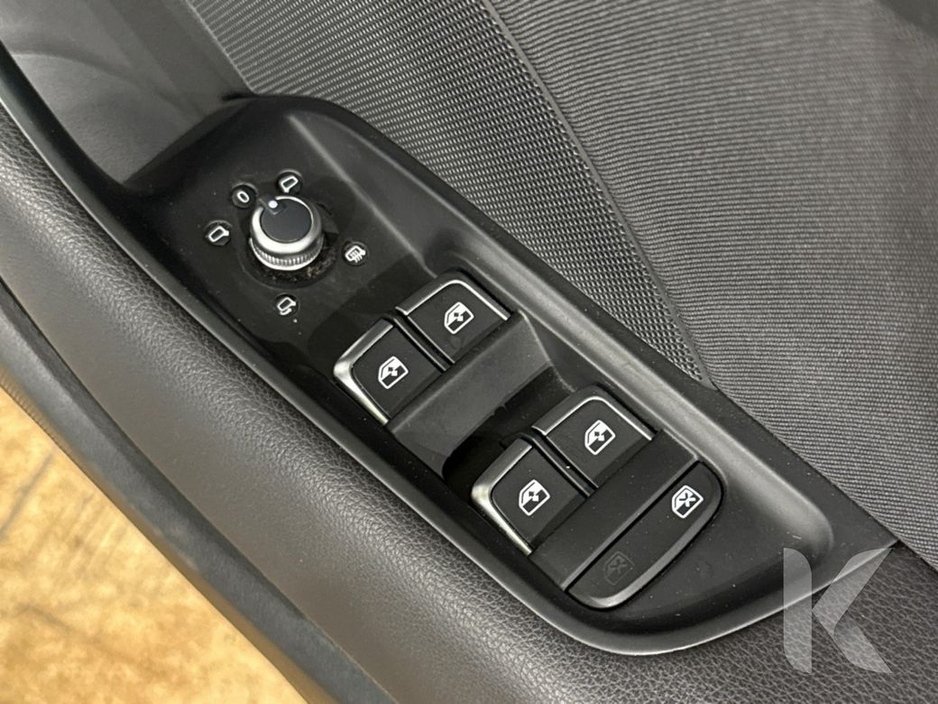 Audi A3 1.4 AUTOMATIC SALOON - FACTORY ALLOYS - CRUISE CONTOL - REAR CAMERA — thumbnail 15