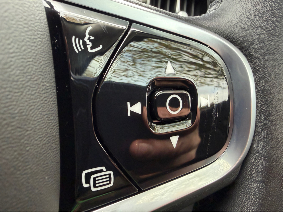 2023 Volvo XC60 2L Petrol Plug-in Hybrid For Sale Images