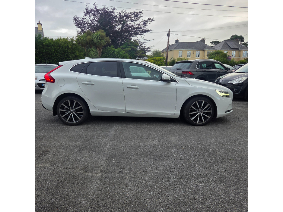 2017 Volvo V40 2L Diesel For Sale Images
