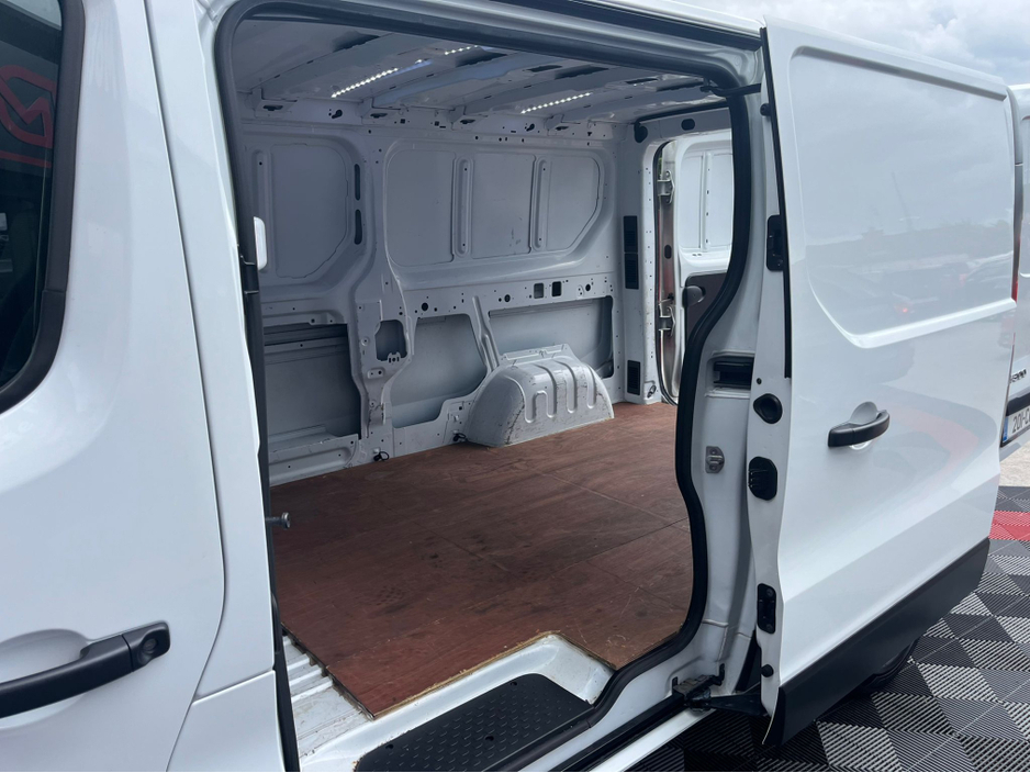 2020 Nissan NV300 2L Diesel For Sale Images