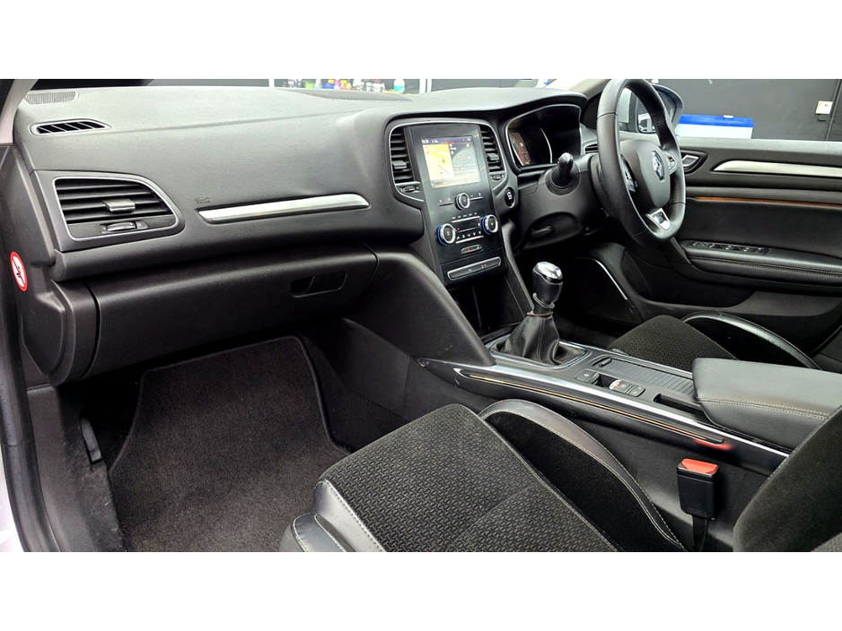 Renault Megane DYNAMIQUE NAV DCI 110 4DR — thumbnail 5