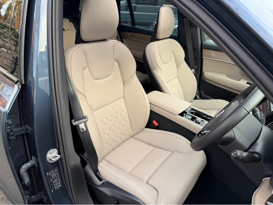 2025 Volvo XC90 2L Petrol Plug-in Hybrid For Sale Images