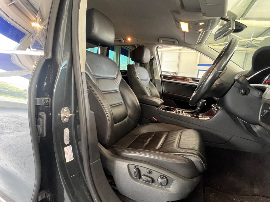 2013 Volkswagen Touareg 3L Diesel For Sale Images