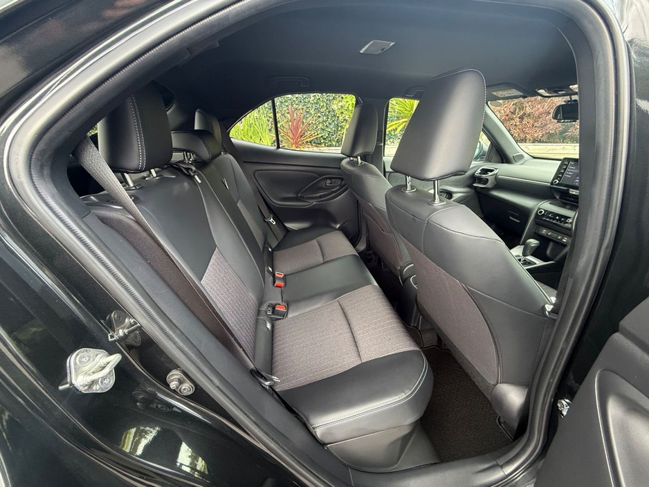 Toyota Yaris Cross 1.5 HYBRID / SOL TOP SPEC / LOW MILEAGE / TAX €150 (222 REG) — thumbnail 9
