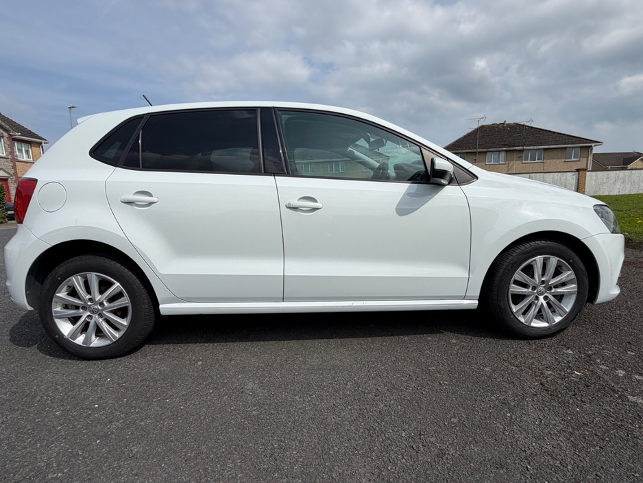 Volkswagen Polo DBA-6RCJZ