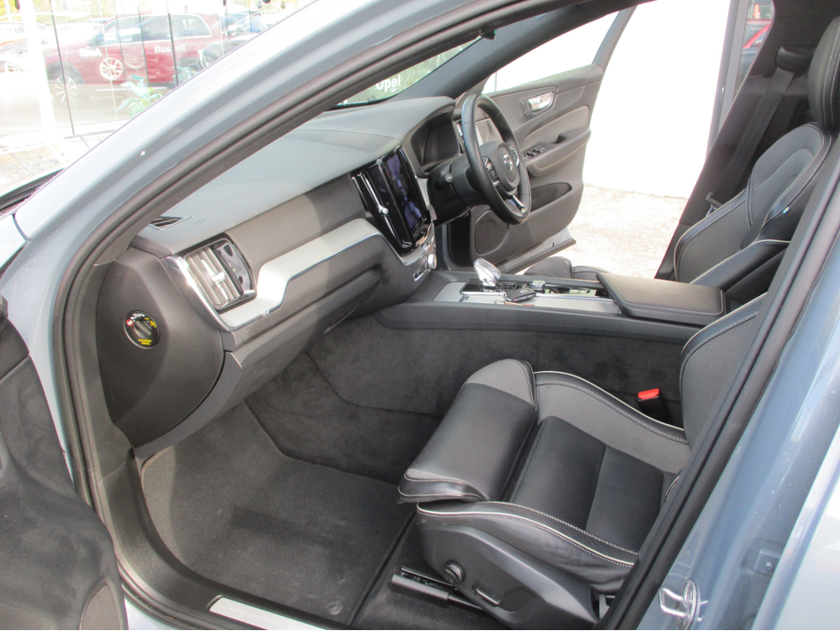 2023 Volvo XC60 2L Petrol Plug-in Hybrid For Sale Images