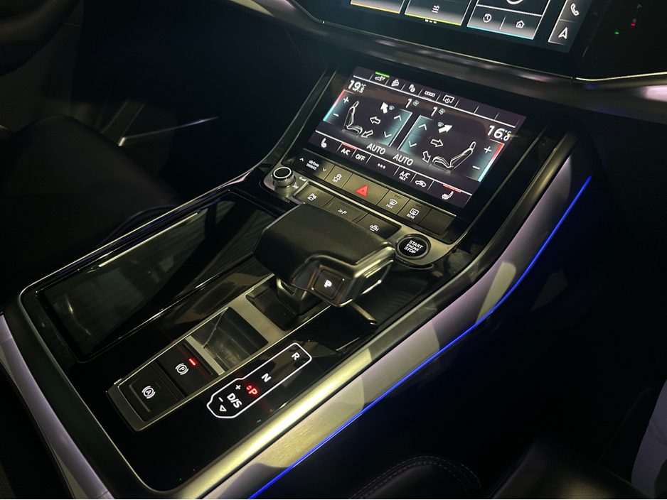 2020 Audi Q7 3L Petrol Plug-in Hybrid For Sale Images