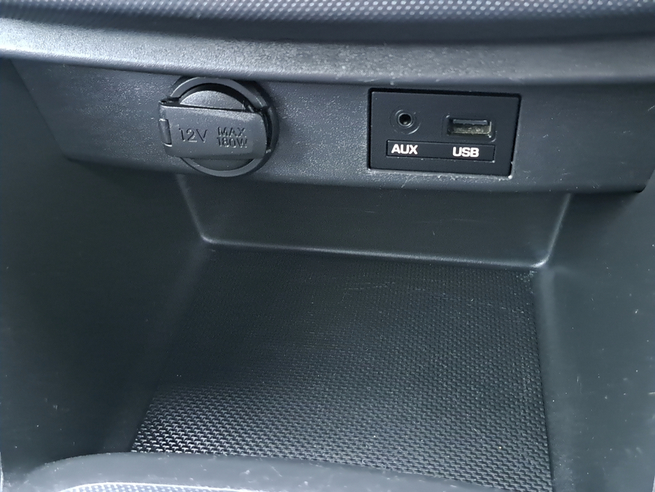 Hyundai i10 Classic Model 1.0 Petrol, Bluetooth, Air conditioning, with 87,000 Miles. — thumbnail 21