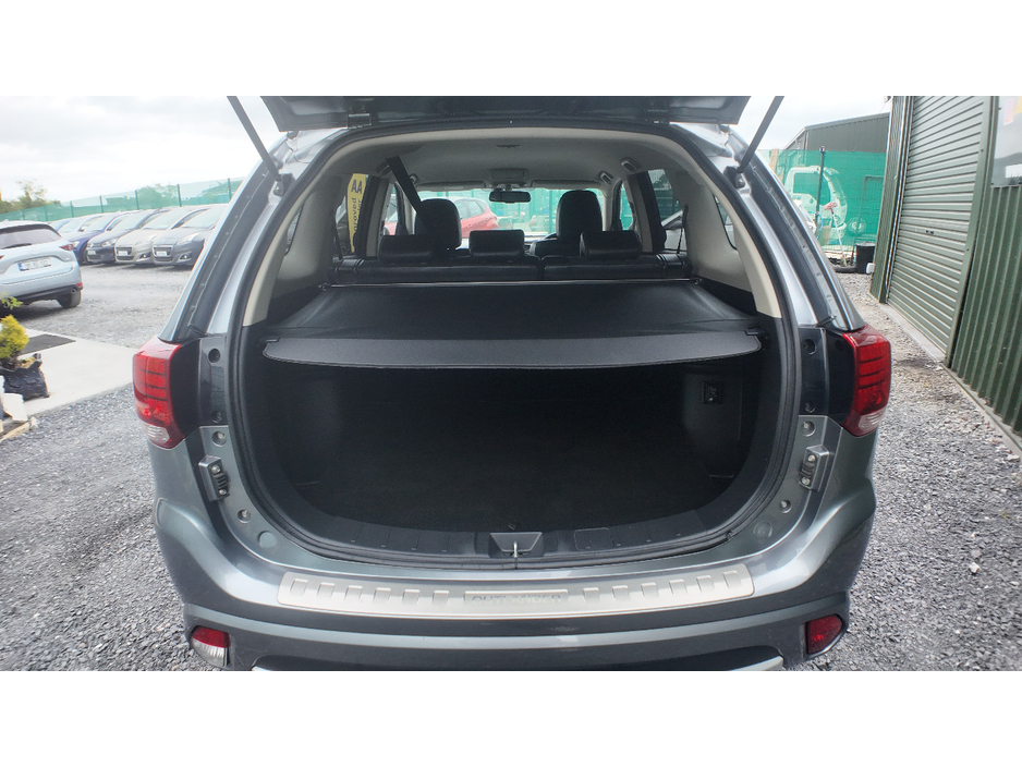 2017 Mitsubishi Outlander 2L Petrol Plug-in Hybrid For Sale Images