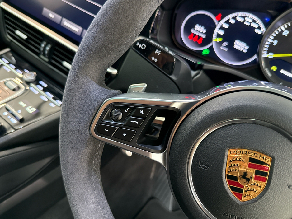 2022 Porsche Cayenne 3L Petrol Plug-in Hybrid For Sale Images