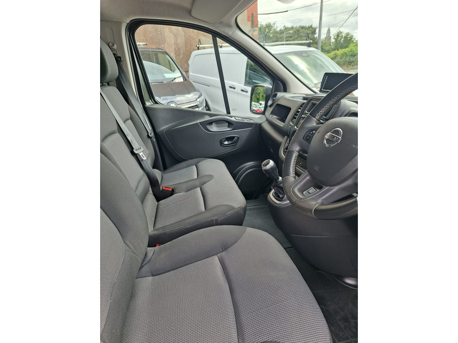 2021 Nissan NV300 2L Diesel For Sale Images