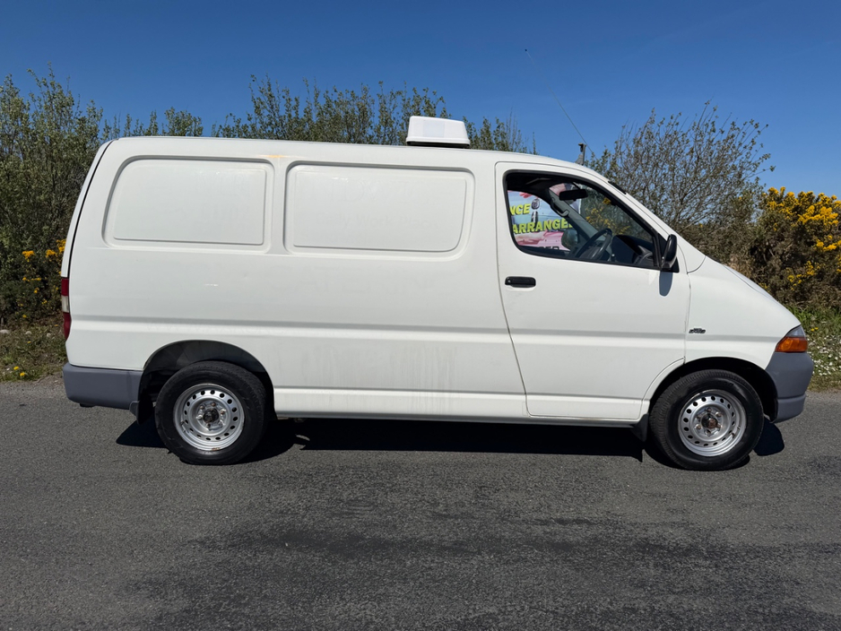 2005 Toyota Hiace 2.5L Diesel For Sale Images