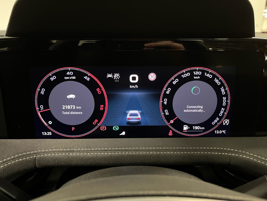 Skoda Superb Sportline DSG 2.0TDI 150BHP - 19 Inch Alloys - Reversing Camera - Ambient Lighting - Climate Control - Electric Heated Seats - Keyless Start - Apple CarPlay/Android Auto — thumbnail 17
