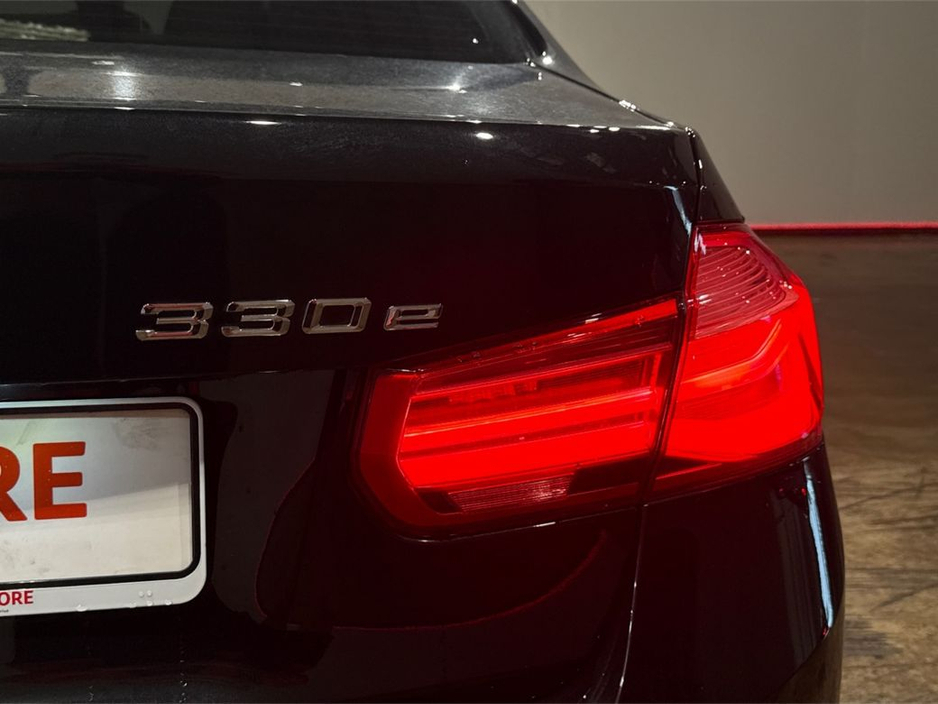 BMW 3 Series 330e 2.0 HYBRID - MULTI FUNCTION STEERING WHEEL - CRUISE CONTROL - LANE KEEP ASSIST - HEATING / AC CONTROLS - HEATED SEATS - REVERSE CAMERA - ELECTRIC — thumbnail 10