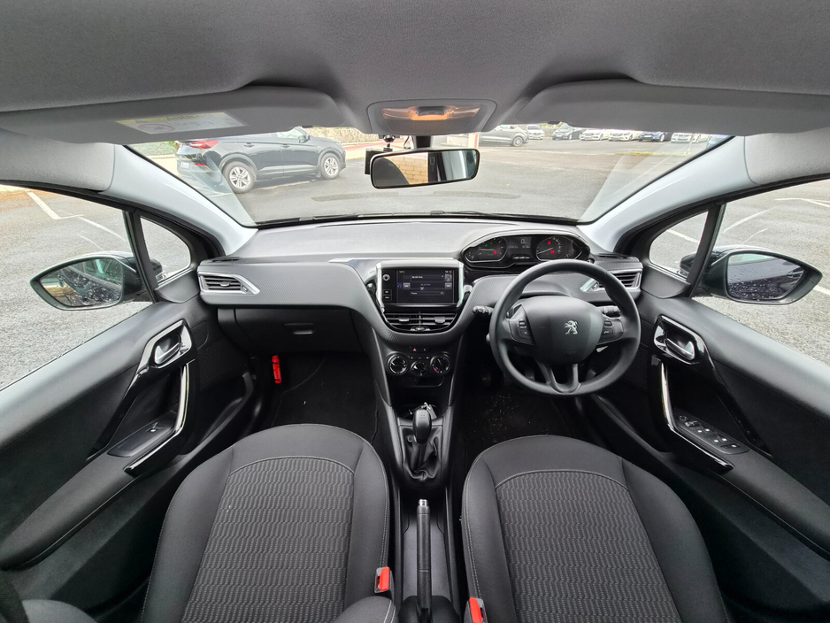 Peugeot 208 — thumbnail 9