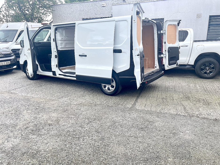 2023 Renault Trafic 2L Diesel For Sale Images