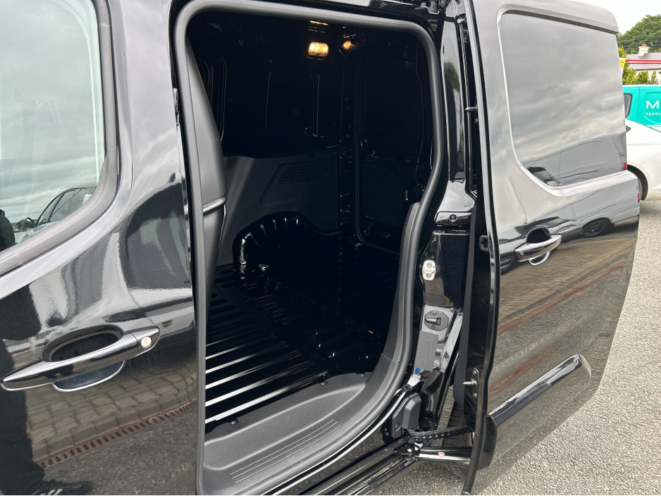 2025 Opel Combo 1.5L Diesel For Sale Images