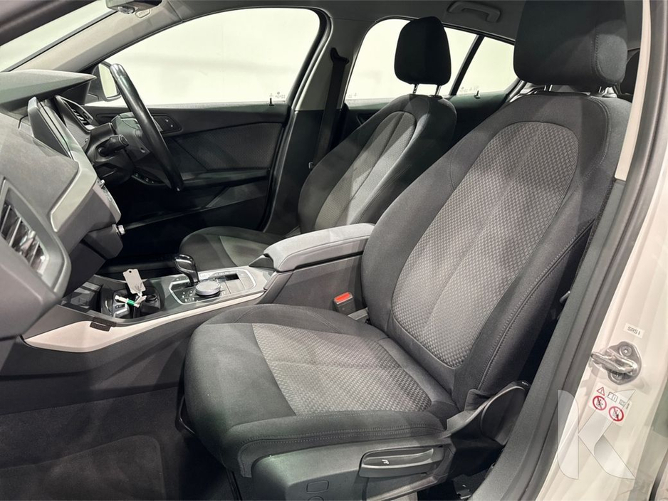BMW 1 Series 1.5 AUTOMATIC - NEW MODEL - PLAY EDITION - FACTORY ALLOYS - REAR CAMERA - ELECTRIC SEATS — thumbnail 23