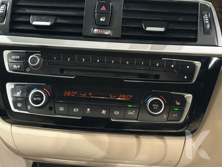 BMW 3 Series 330e 2.0 HYBRID - MULTI FUNCTION STEERING WHEEL - CRUISE CONTROL - LANE KEEP ASSIST - HEATING / AC CONTROLS - HEATED SEATS - REVERSE CAMERA - ELECTRIC — thumbnail 18