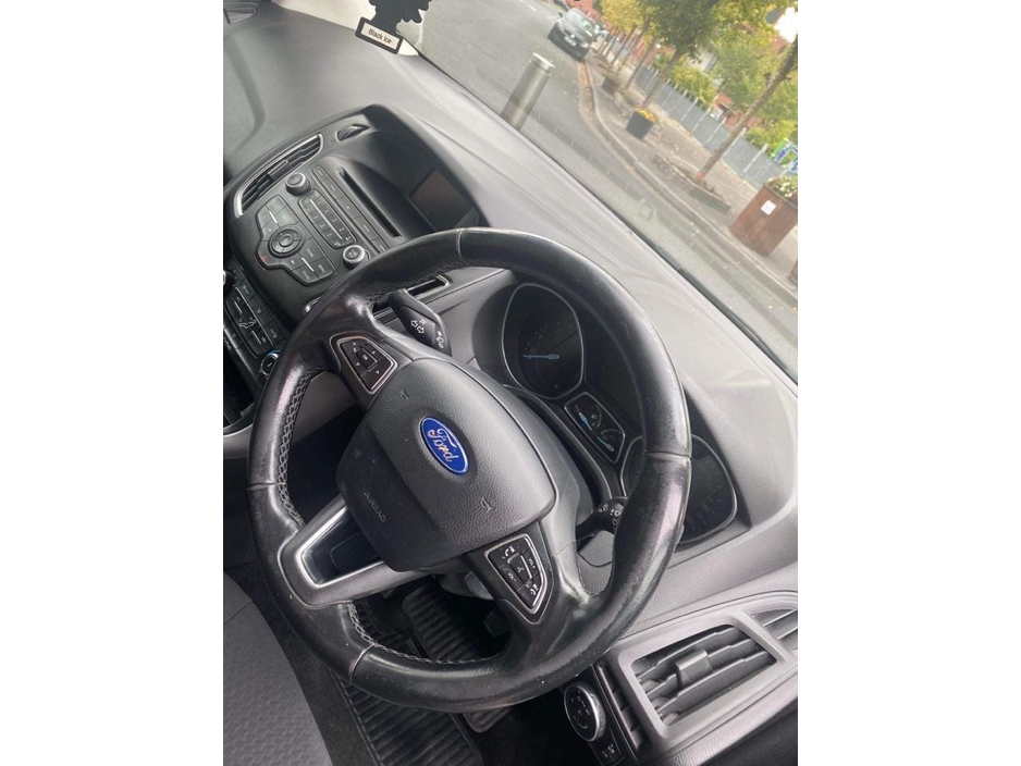 Ford Focus 1.6 Zetec Saloon Diesel Manual (95bhp) — thumbnail 7