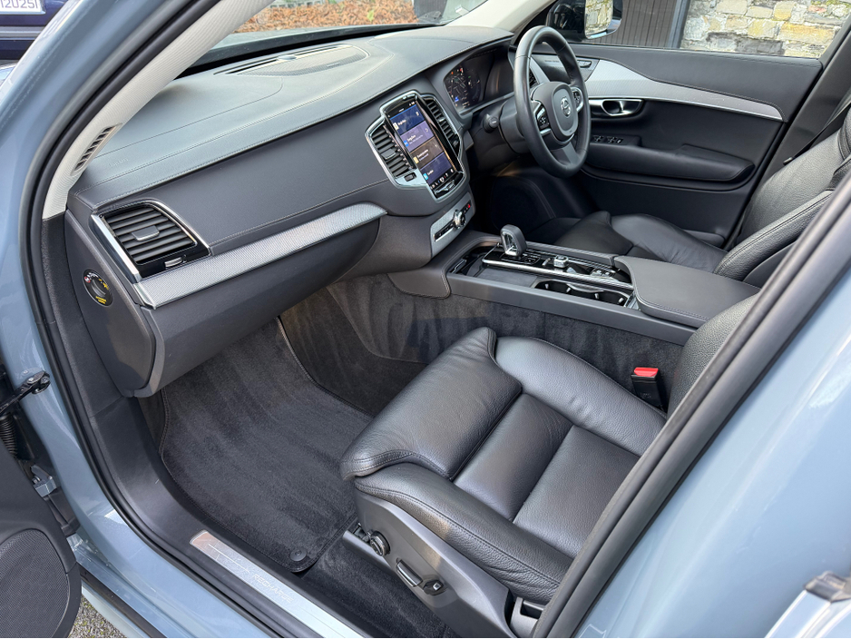 2023 Volvo XC90 2L Petrol Plug-in Hybrid For Sale Images