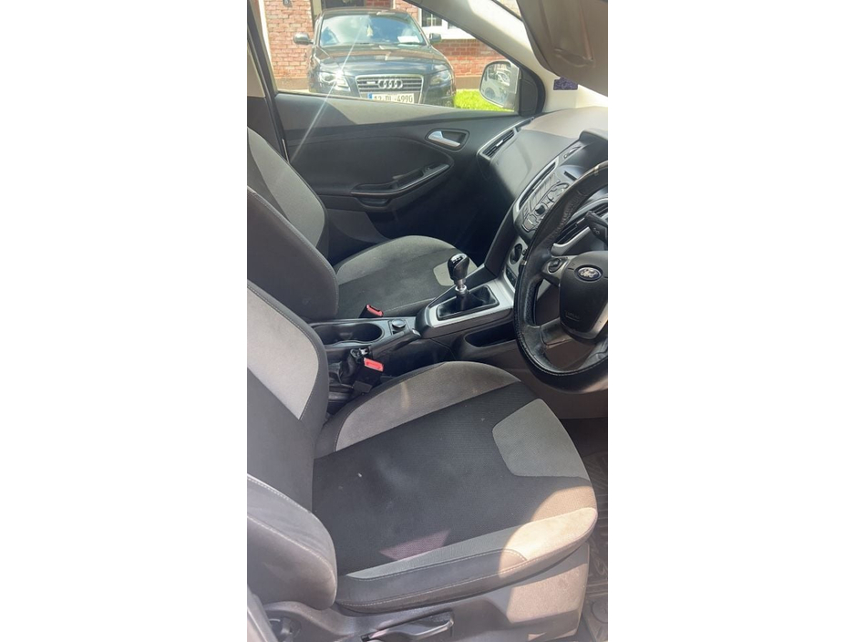 Ford Focus 1.6 Zetec Hatchback Diesel Manual (115bhp) — thumbnail 5
