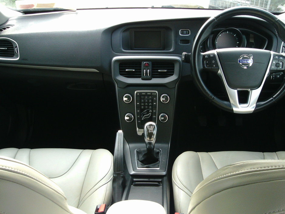 2014 Volvo V40 1.6L Diesel For Sale Images