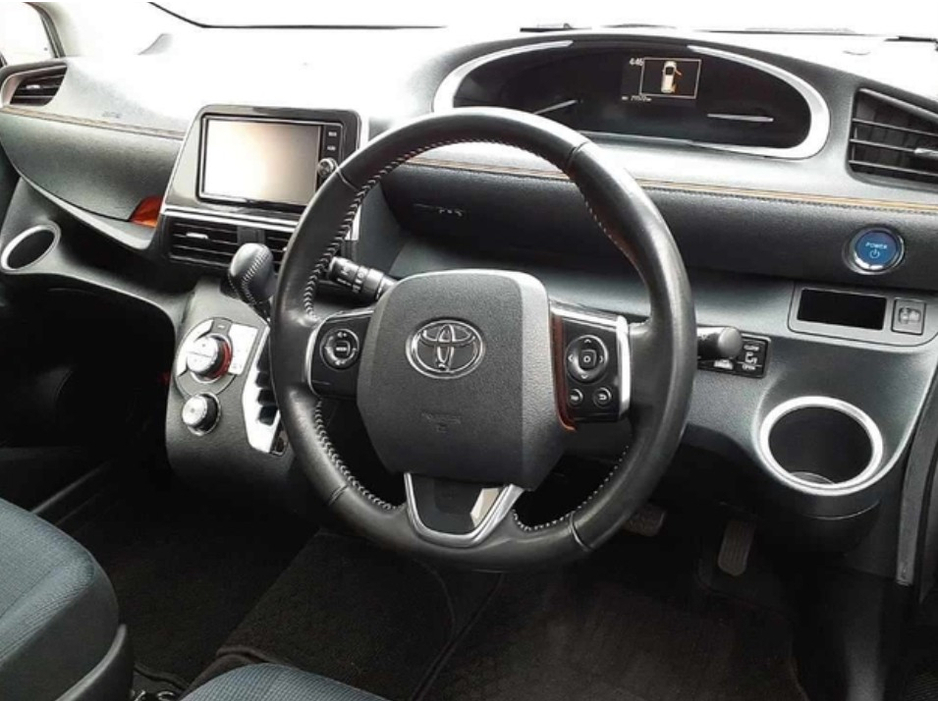 Toyota Sienta 1.5 Petrol Hybrid Auto — thumbnail 6