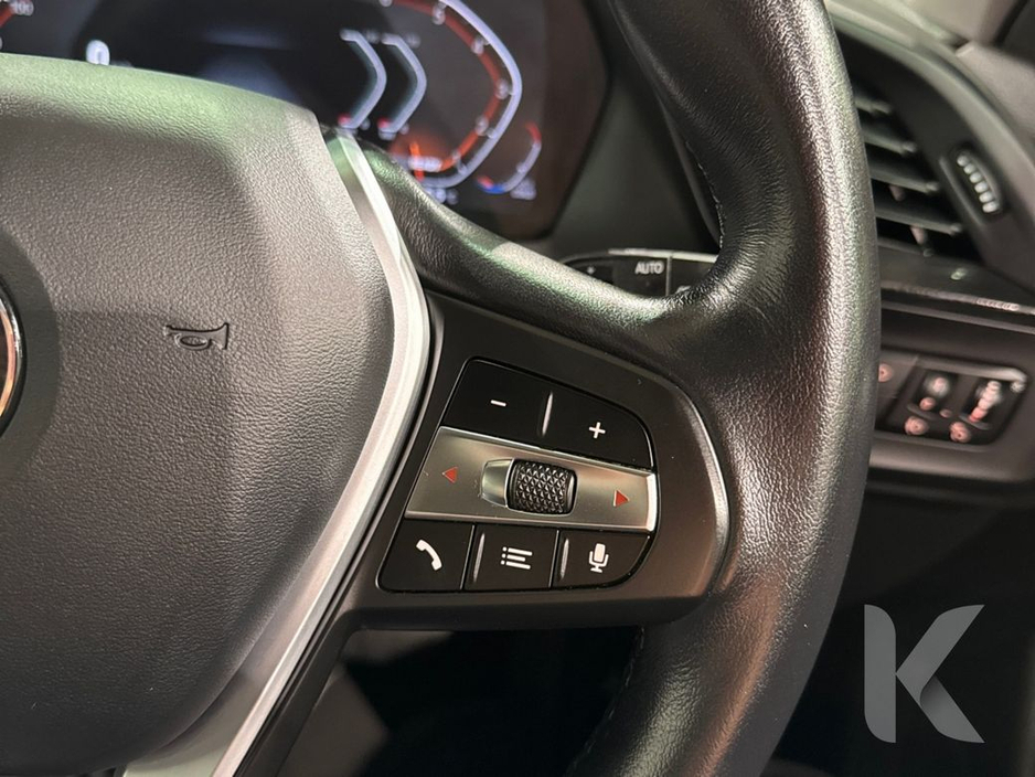 BMW 1 Series 1.5 AUTOMATIC - ELECTRIC TAILGATE - MULTI FUNCTION STEERING WHEEL - CRUISE CONTROL - REVERSE CAMERA - ELECTRIC SEATS — thumbnail 18