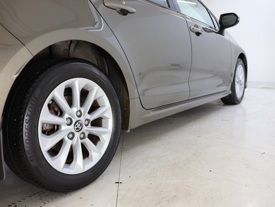 Toyota Corolla Luna Hybrid Saloon — thumbnail 11