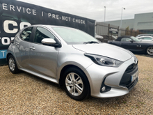 Toyota Yaris 1.5 HYBRID LUNA AUTO, GOOD KMS, VERY ECONOMICAL, LOW TAX