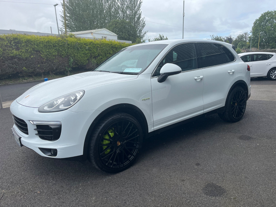 2016 Porsche Cayenne 3L Petrol Hybrid For Sale Images