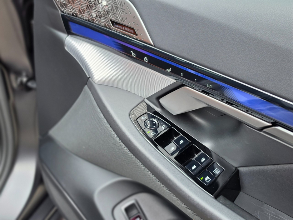 2025 BMW M5 4.5L Petrol Plug-in Hybrid For Sale Images