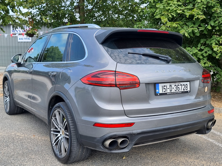 2015 Porsche Cayenne 3L Petrol Plug-in Hybrid For Sale Images