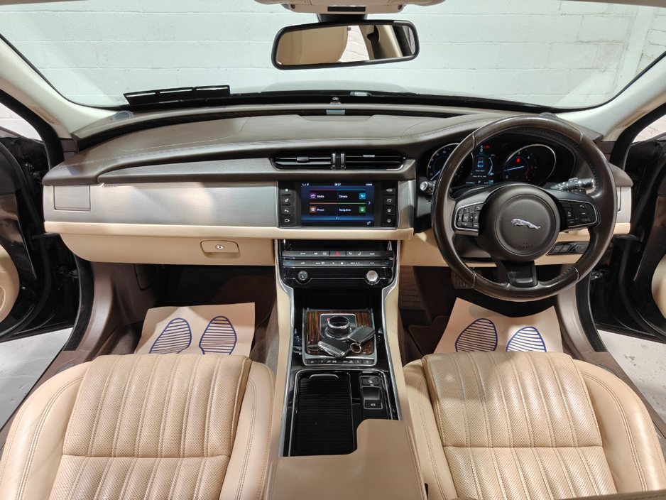 Jaguar XF 2.0 D PORTFOLIO 180PS AUTO 4DR — thumbnail 12