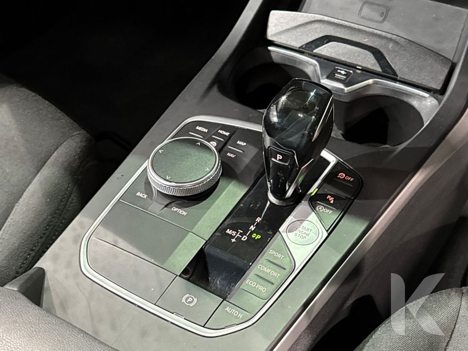 BMW 1 Series 118I 1.5 AUTOMATIC - FACTORY ALLOYS - CRUISE CONTROL - DIGITAL DASH - REAR CAMERA — thumbnail 17