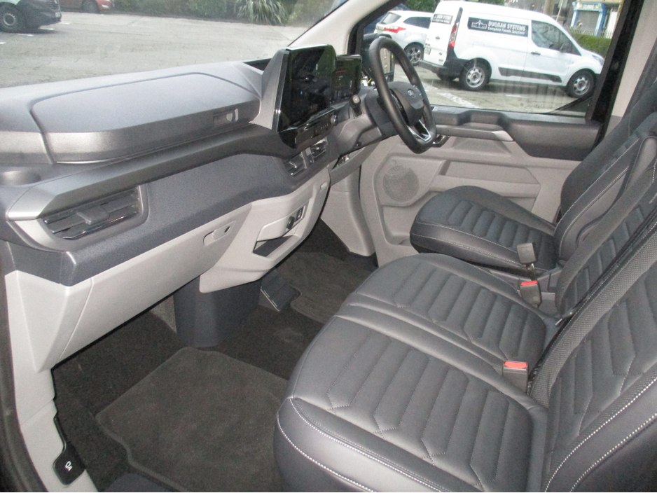 2026 Ford Tourneo 2.5L Petrol Plug-in Hybrid For Sale Images