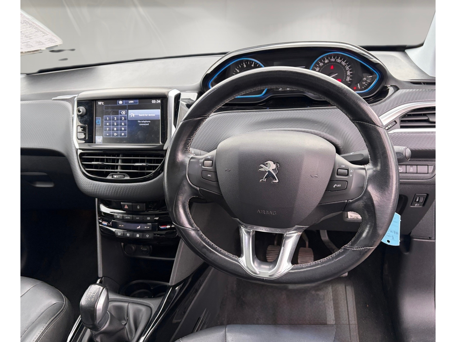 Peugeot 2008 ALLURE 1.2 PURETECH  ** PANORAMIC GLASS ROOF ** HALF LEATHER INTERIOR ** SAT NAV ** SUPERB EXAMPLE ** — thumbnail 10
